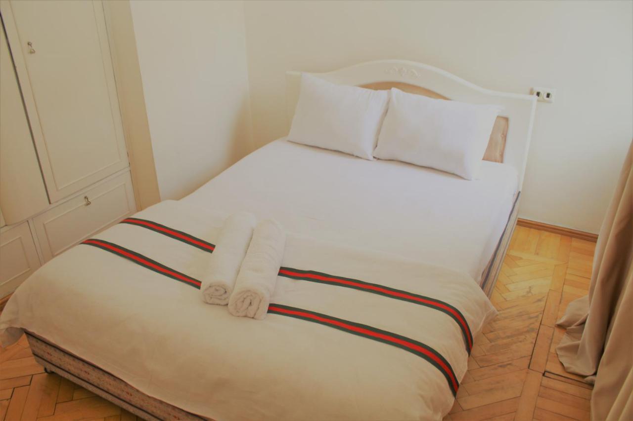 Happy Camper Hostel Yerevan Exterior photo