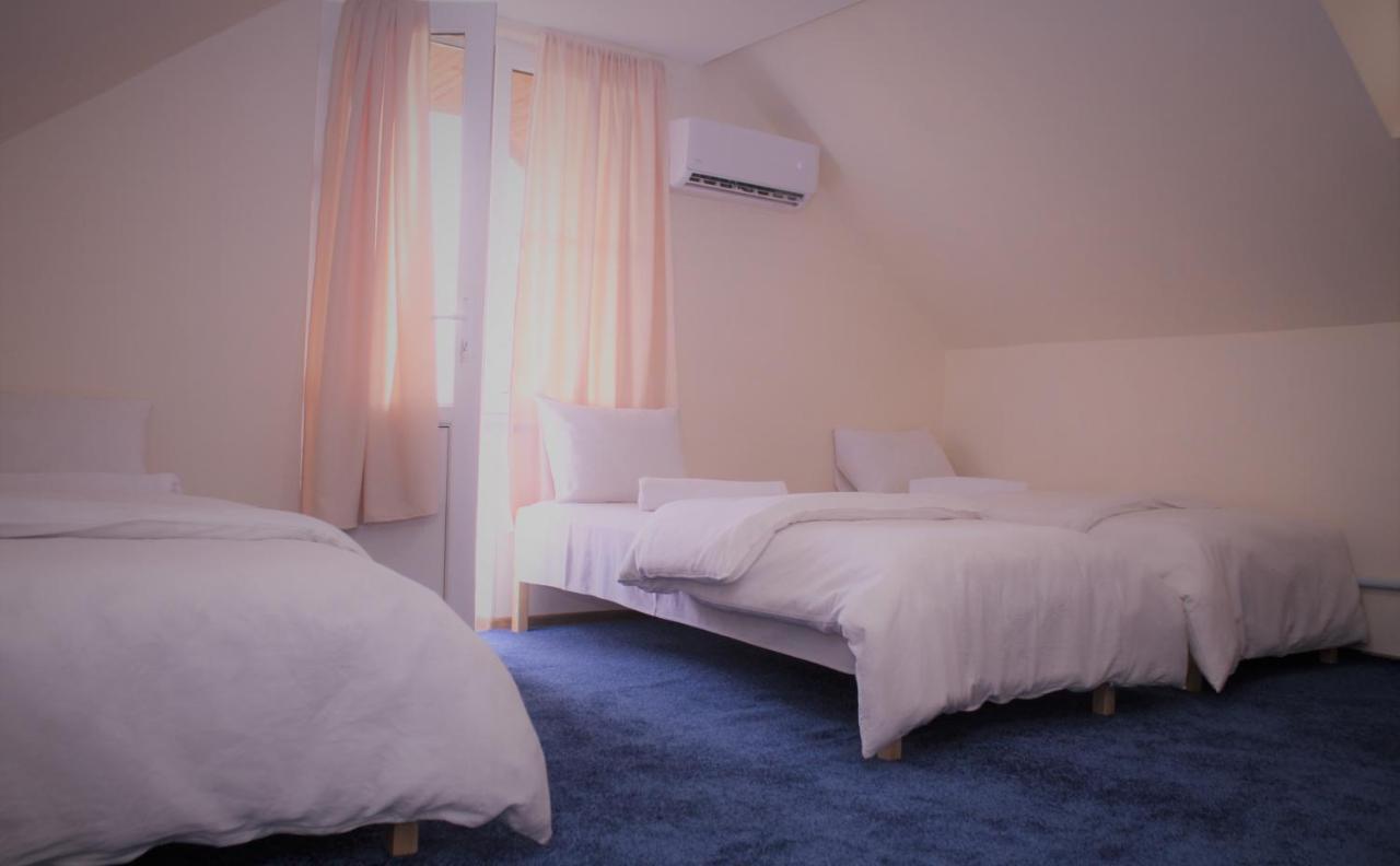 Happy Camper Hostel Yerevan Exterior photo